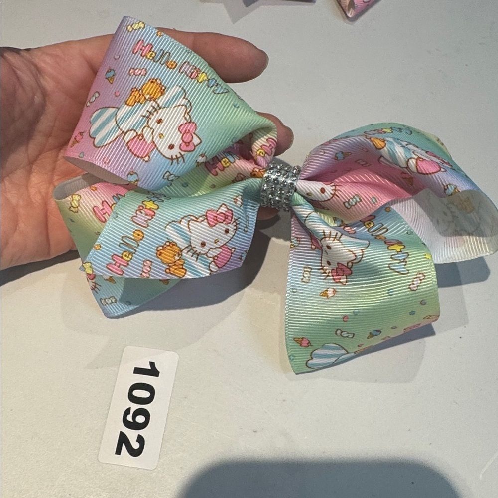 1092 Hello Kitty Alligator Clip Hair Bow
